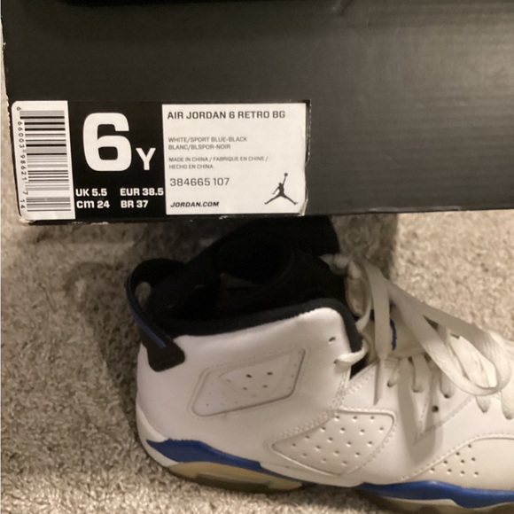 Jordan 6 Retro BG Kids Sneakers - White and Black